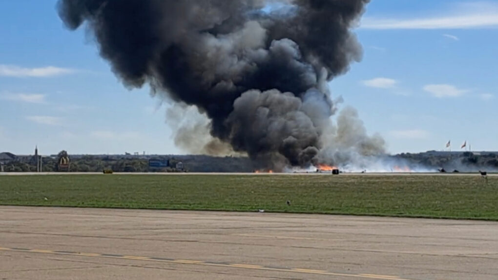 B-17 and P-63 Kingcobra Collide at Dallas Air Show.