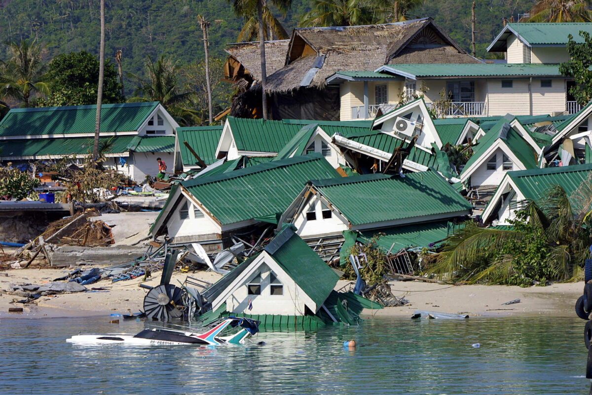 2004 Main Zalzalay Ke Baad Tsunami Se Tabahi Ka Manzar